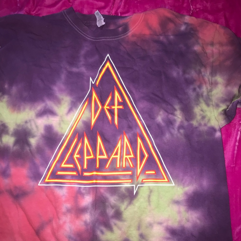 def leopard tee shirt. never worn